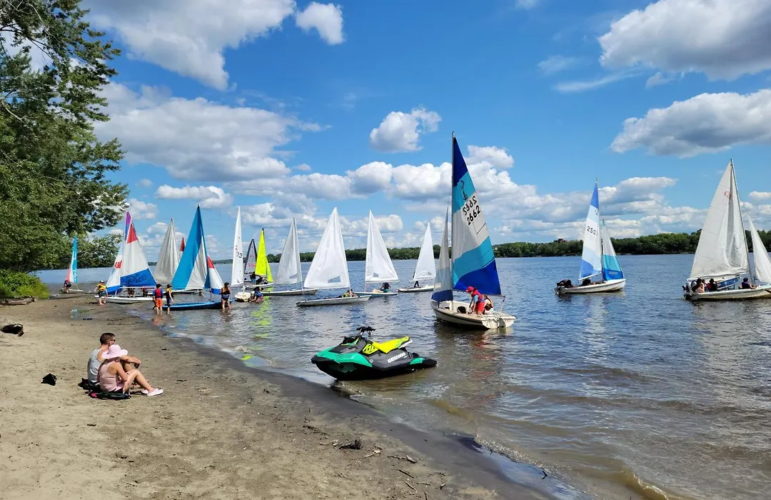Kokomo Inn Bed And Breakfast Ottawa-Gatineau'S Only Tropical Riverfront B&B On The National Capital Cycling Pathway Route Verte #1 - For Adults Only - Chambre D'Hotes Tropical Aux Berges Des Outaouais Bnb #17542O-1