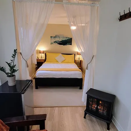 Kokomo Inn Bed And Breakfast Ottawa-Gatineau'S Only Tropical Riverfront B&B On The National Capital Cycling Pathway Route Verte #1 - For Adults Only - Chambre D'Hotes Tropical Aux Berges Des Outaouais Bnb #17542O-2